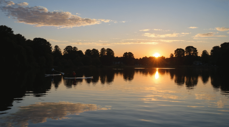 découvrez le stand up paddle sur les canaux et lacs en ville : une expérience douce de glisse, idéale pour explorer les espaces urbains autrement, alliant détente, sport et nature au cœur de la cité.
